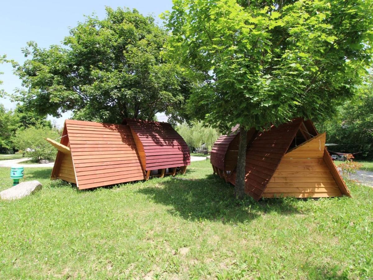 Habitat Createur - Hebergements Insolites Au Camping Municipal "Les Ecureuils" Recoubeau-Jansac エクステリア 写真