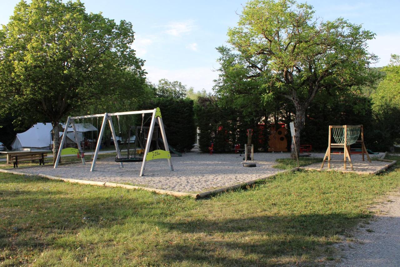 Habitat Createur - Hebergements Insolites Au Camping Municipal "Les Ecureuils" Recoubeau-Jansac エクステリア 写真