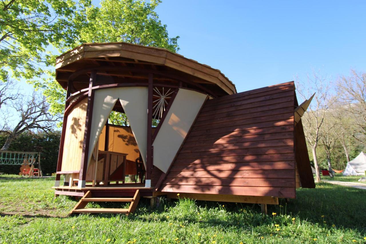 Habitat Createur - Hebergements Insolites Au Camping Municipal "Les Ecureuils" Recoubeau-Jansac エクステリア 写真