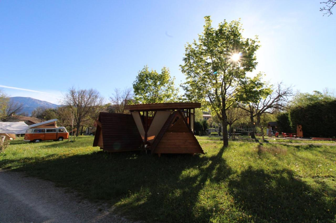 Habitat Createur - Hebergements Insolites Au Camping Municipal "Les Ecureuils" Recoubeau-Jansac エクステリア 写真