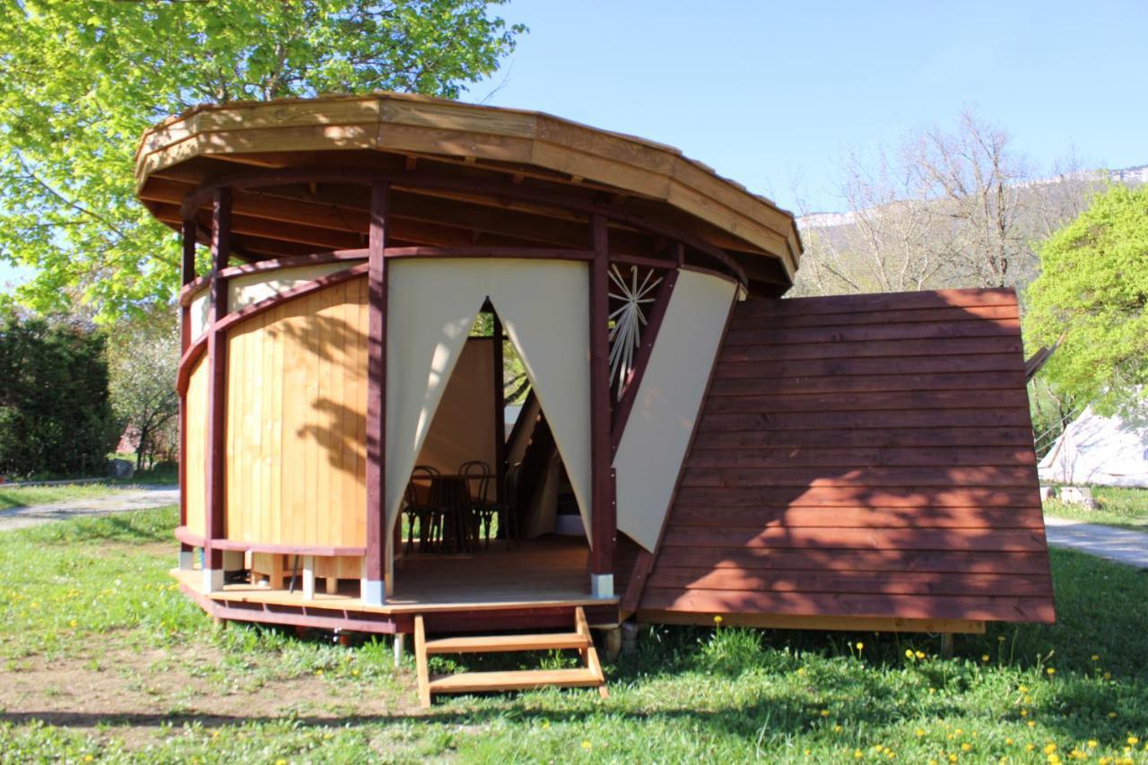 Habitat Createur - Hebergements Insolites Au Camping Municipal "Les Ecureuils" Recoubeau-Jansac エクステリア 写真