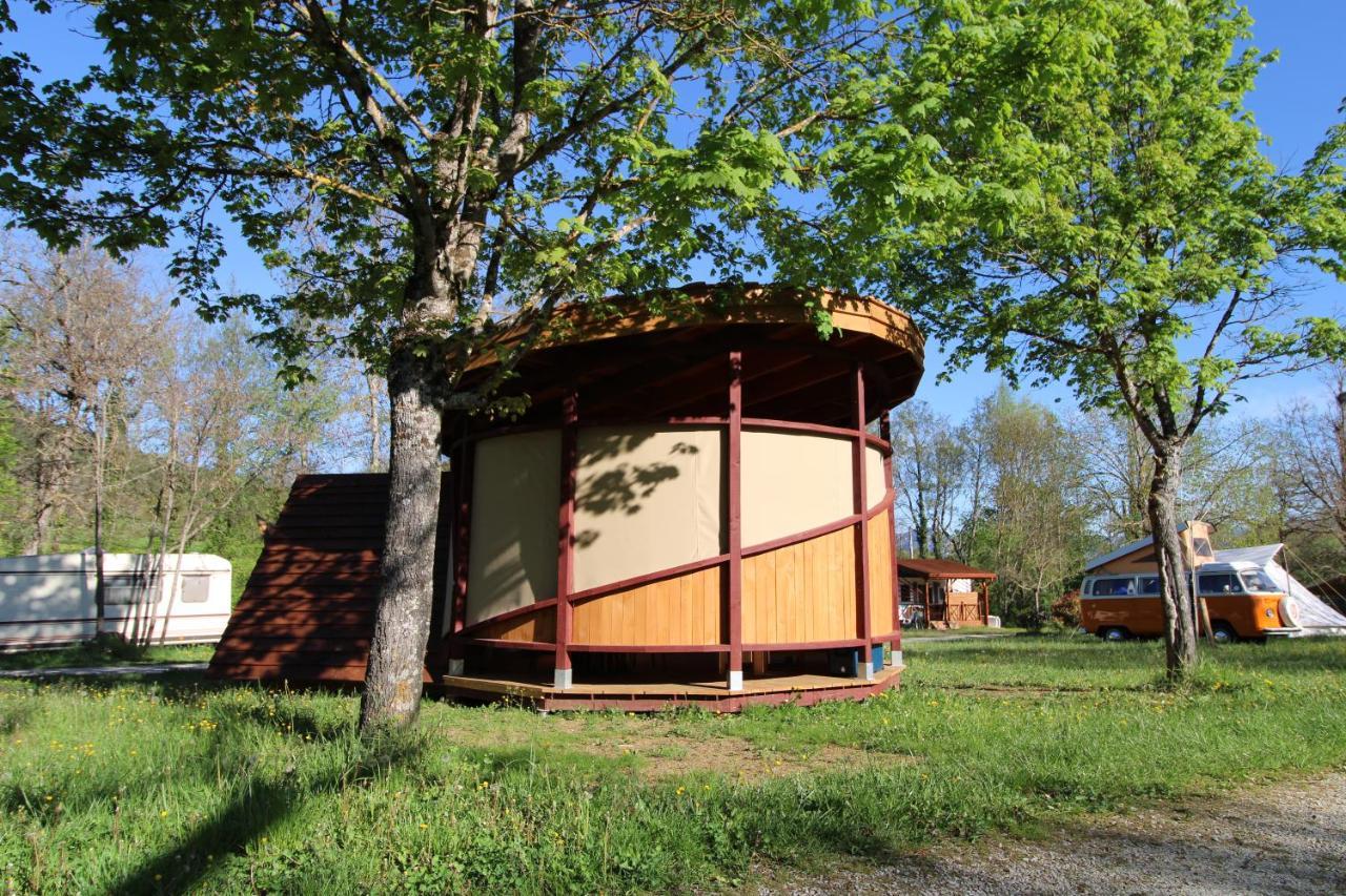 Habitat Createur - Hebergements Insolites Au Camping Municipal "Les Ecureuils" Recoubeau-Jansac エクステリア 写真