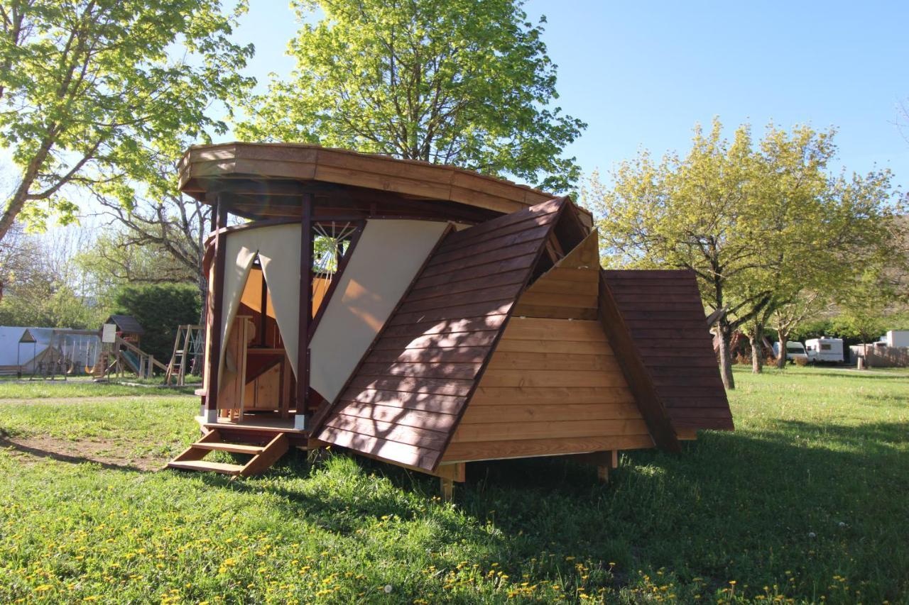 Habitat Createur - Hebergements Insolites Au Camping Municipal "Les Ecureuils" Recoubeau-Jansac エクステリア 写真