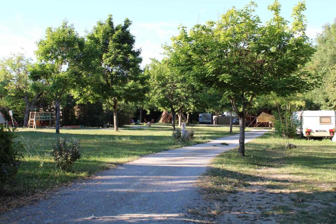 Habitat Createur - Hebergements Insolites Au Camping Municipal "Les Ecureuils" Recoubeau-Jansac エクステリア 写真