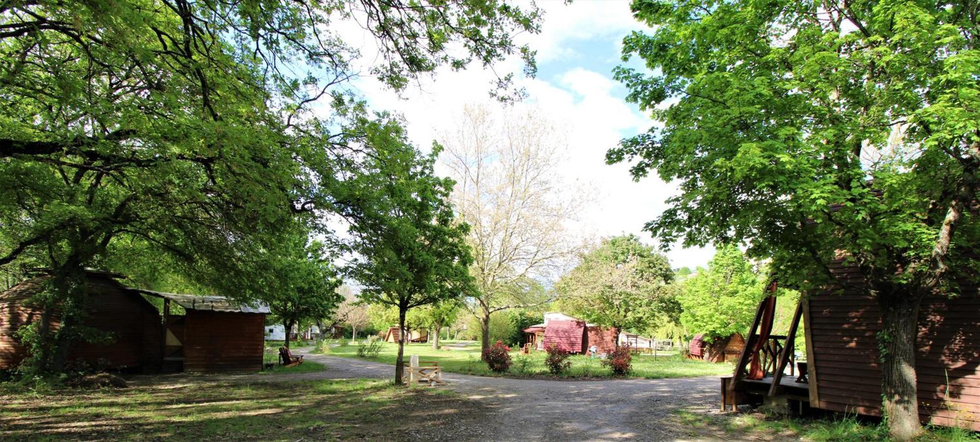 Habitat Createur - Hebergements Insolites Au Camping Municipal "Les Ecureuils" Recoubeau-Jansac エクステリア 写真